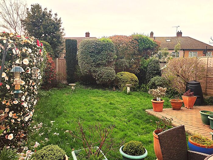 2 Bedroom Semi Detached Bungalow For Sale In Stanley Road North, Rainham, RM13