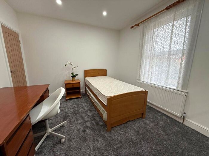 1 Bedroom Property To Rent In Lower Court Road, Epsom, Surrey, KT19