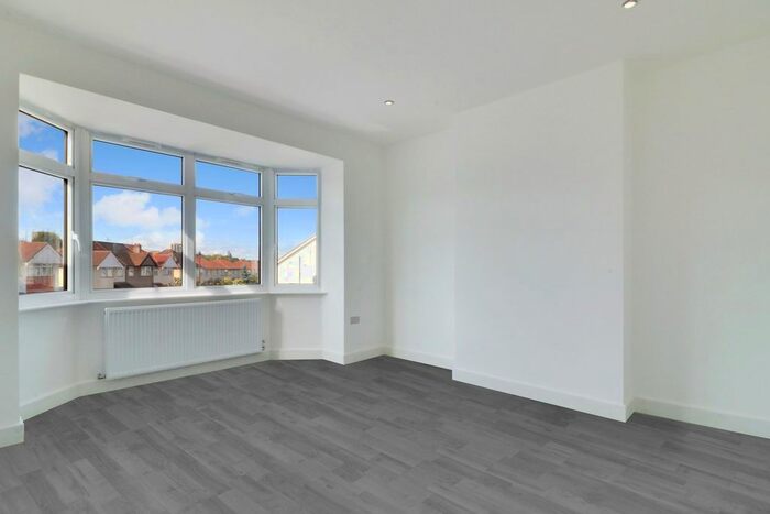 3 Bedroom Flat To Rent In Village Way, Neasden, NW10