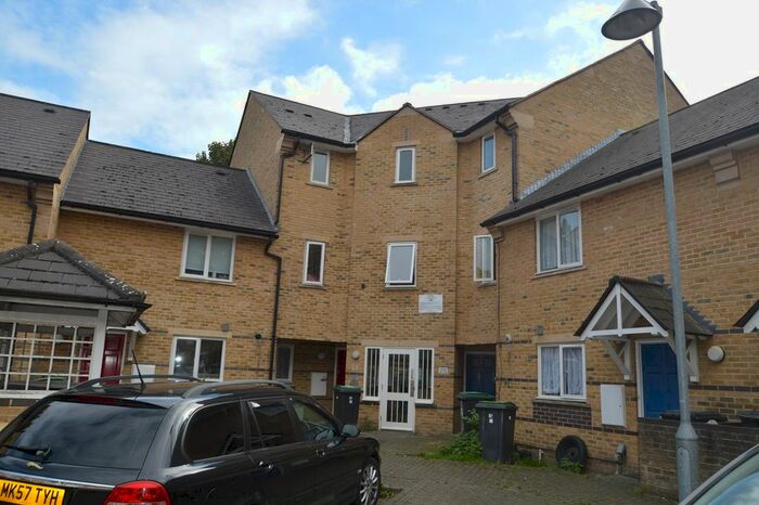 1 Bedroom Flat To Rent In Eleanor Close, London, N15