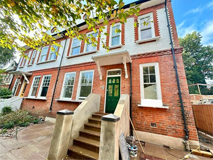 2 Bedroom Apartment To Rent In Cholmeley Park, Highgate, N6