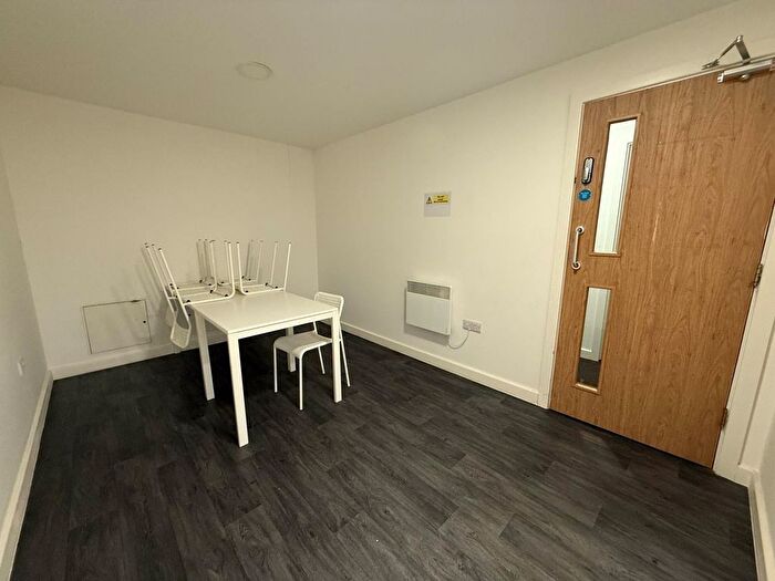 1 Bedroom Flat To Rent In Colonnade House, Sunbridge Road, Bradford, Uk, BD1