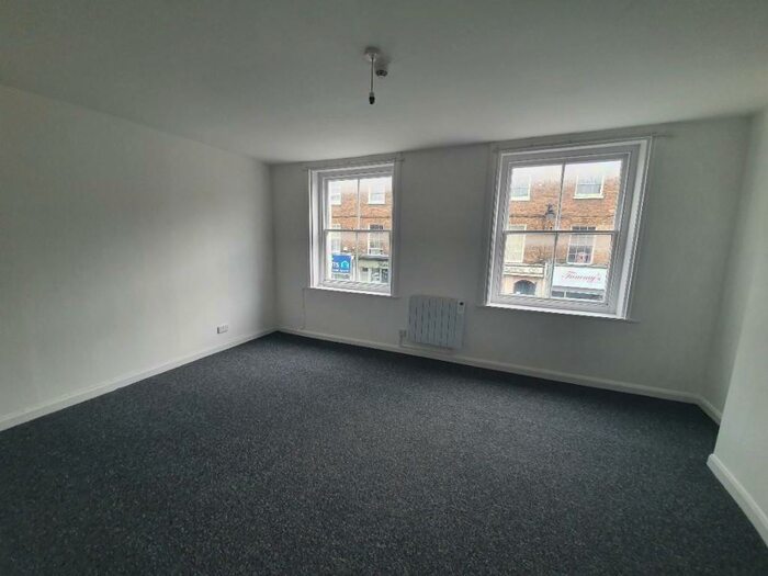 1 Bedroom Flat To Rent In Broadway, Sheerness, Kent, ME12