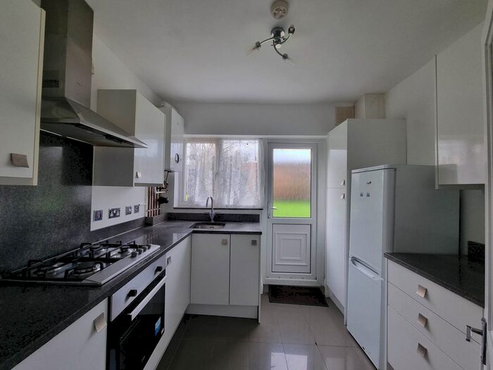 2 Bedroom Flat To Rent In Beresford Gardens, Enfield, EN1