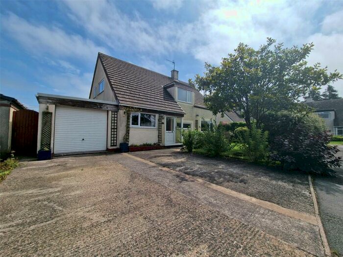 3 Bedroom Bungalow For Sale In Crickmarren Close, Pembroke, Pembrokeshire, SA71