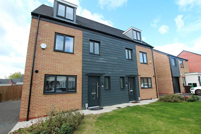 4 Bedroom Semi-Detached House To Rent In Cottesmore Road, NG7