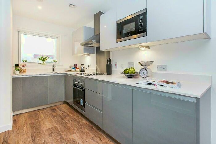 2180 Bedroom Flat To Rent In Empire Heights, New Cross Road, London, SE14