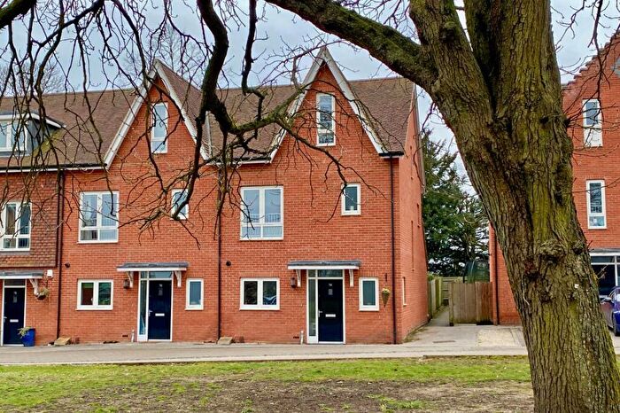 4 Bedroom Town House For Sale In Newlands Way, Wallingford, OX10
