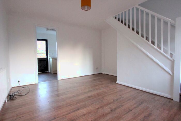 2 Bedroom Terraced House To Rent In Meadow Road, Slough, SL3