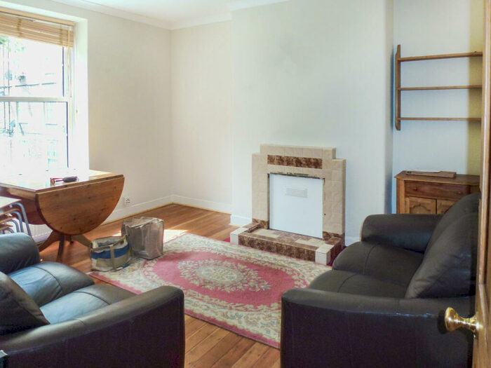 3 Bedroom Flat To Rent In Wilshaw House, SE8