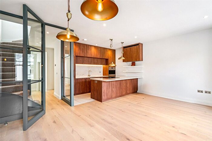 3 Bedroom Flat To Rent In Wardo Avenue, London, SW6