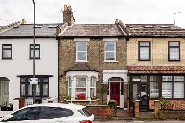 2 Bedroom House For Sale In Kenilworth Avenue, Walthamstow, E17