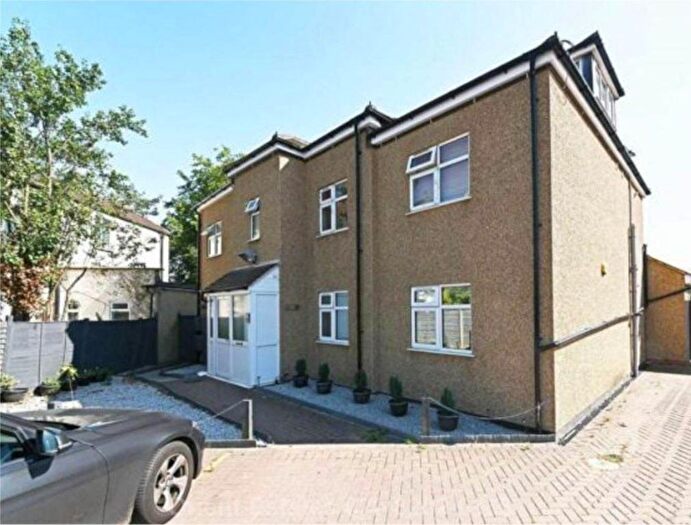 3 Bedroom Flat To Rent In Renters Avenue, Hendon, NW4