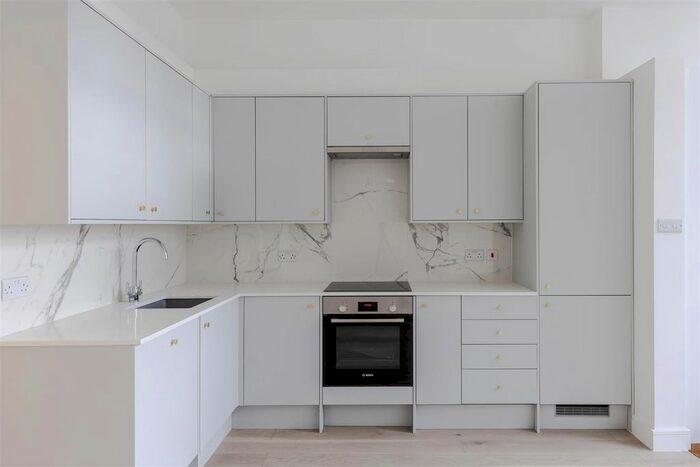 3 Bedroom Flat To Rent In New North Street, Bloomsbury, WC1N