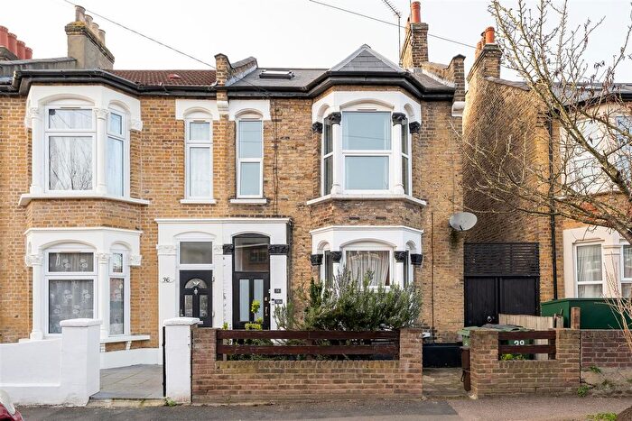 2 Bedroom Flat For Sale In Tyndall Road, Leyton, E10