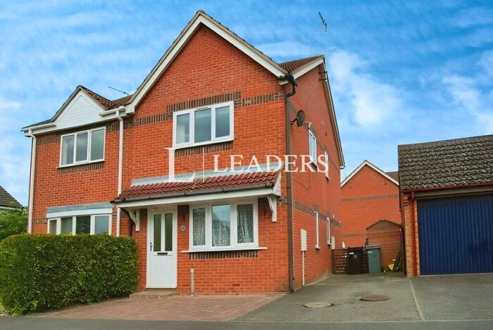 3 Bedroom Semi-Detached House To Rent In Kesteven Way, Bourne, PE10