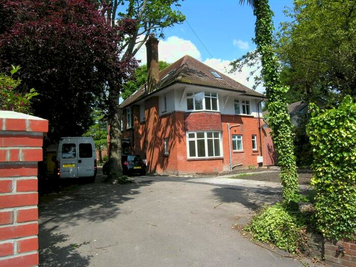 2 Bedroom Flat To Rent In Bedroom First Floor Flat In Talbot Park, BH3