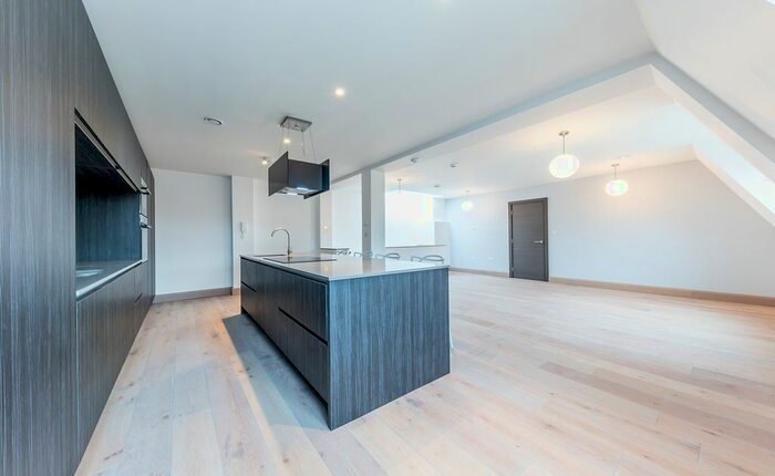 4 Bedroom Flat To Rent In Lynton Road, Crouch End, London, N8