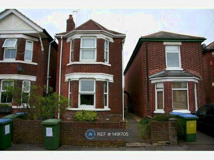 3 Bedroom Detached House To Rent In Englefield Road, Southampton, SO18