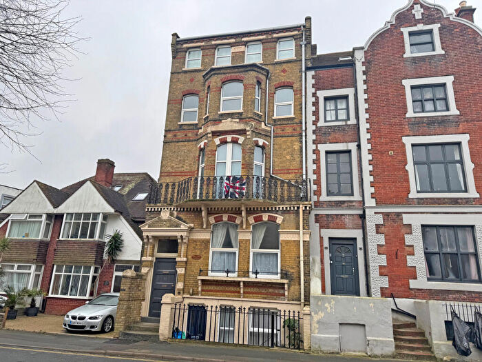 2 Bedroom Apartment To Rent In St. Thomas Street, Ryde, PO33