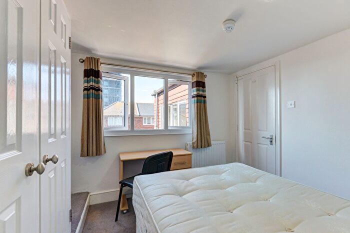 6 Bedroom Semi-detached House To Rent In Egremont Place, Brighton, BN2