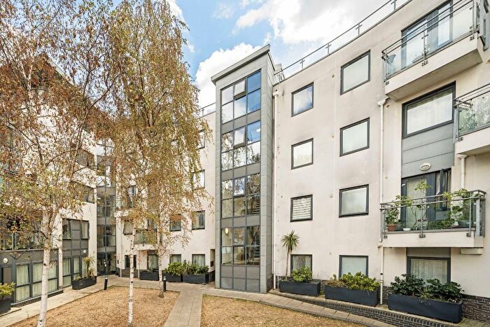 1 Bedroom Flat For Sale In Mitcham Road, London, SW17
