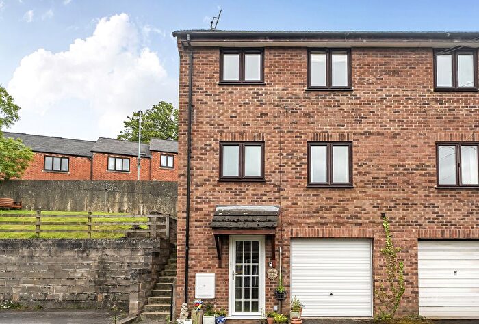 2 Bedroom Flat For Sale In Lansdown, Stroud, Gloucestershire, GL5