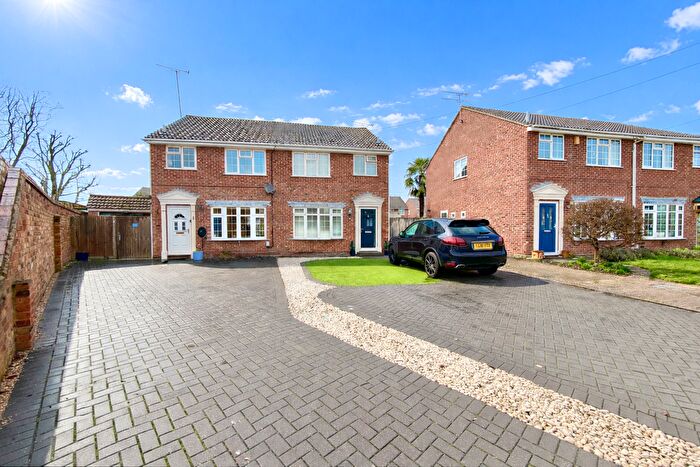 3 Bedroom Semi-Detached House For Sale In The Hatches, Frimley Green, Camberley, GU16