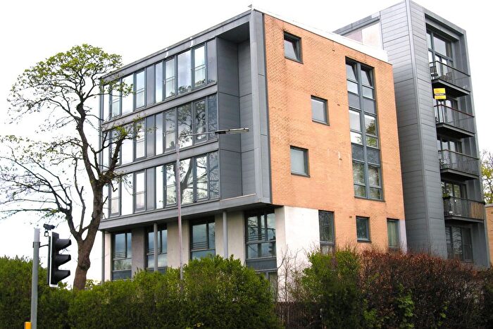 2 Bedroom Flat To Rent In Brabloch Park, Paisley, PA3
