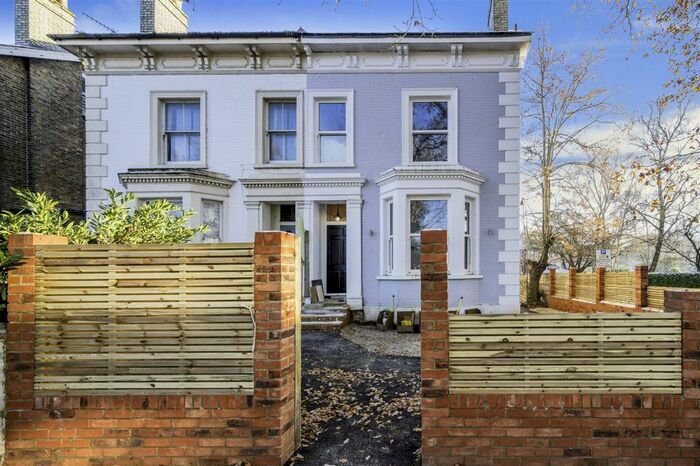 2 Bedroom Flat To Rent In London Road, Redhill, RH1