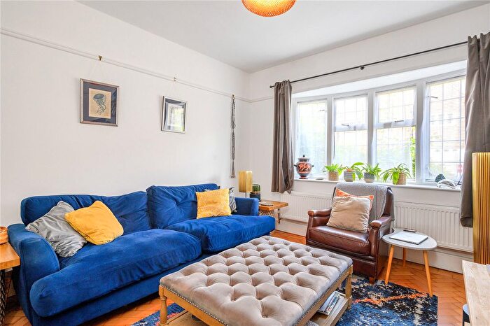 4 Bedroom End Of Terrace House To Rent In Meynell Gardens, South Hackney, London, E9