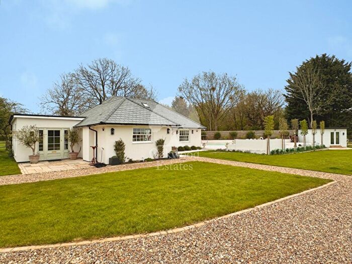 4 Bedroom Bungalow To Rent In Duffield Lane, Stoke Poges, SL2