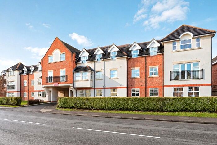2 Bedroom Flat To Rent In Woking, Surrey, GU21