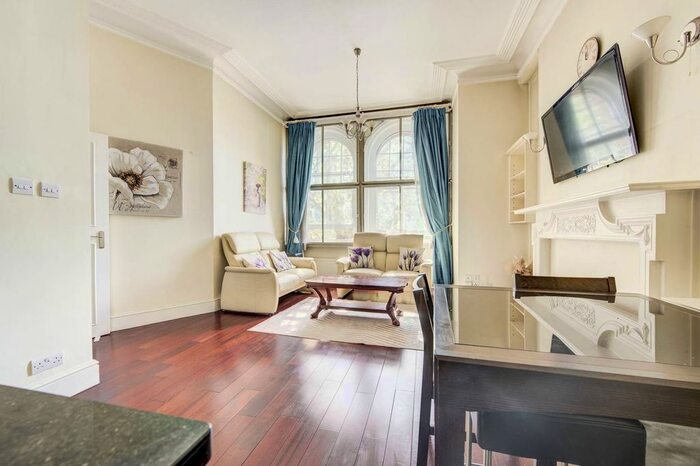 2 Bedroom Flat To Rent In Cromwell Road, Kensington, London, SW5