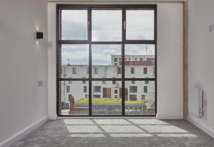 2 Bedroom Apartment To Rent In Apt . :: One Silk Street, M4