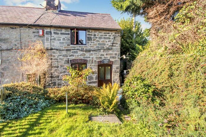 2 Bedroom House To Rent In Shop Row, Cadole, Flintshire, CH7