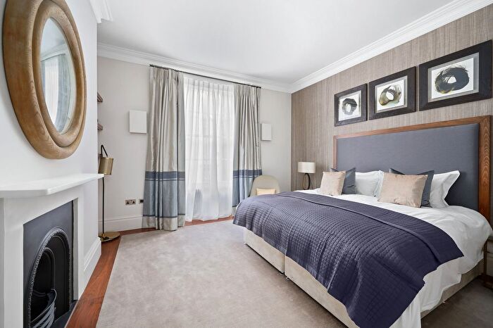 2 Bedroom Flat To Rent In Buckingham Street, London, WC2N