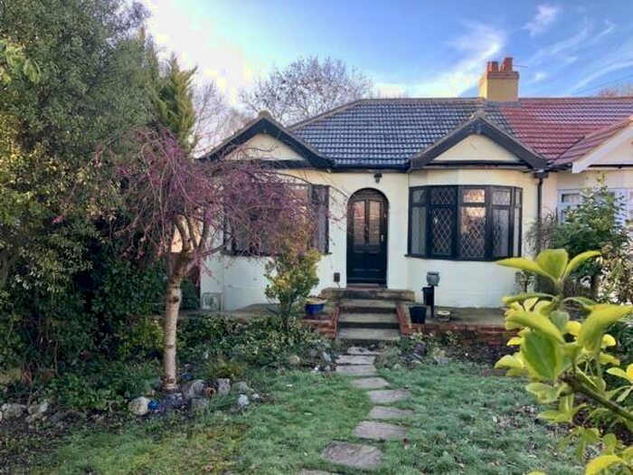 2 Bedroom Bungalow To Rent In Ingreway, Harold Park, RM3