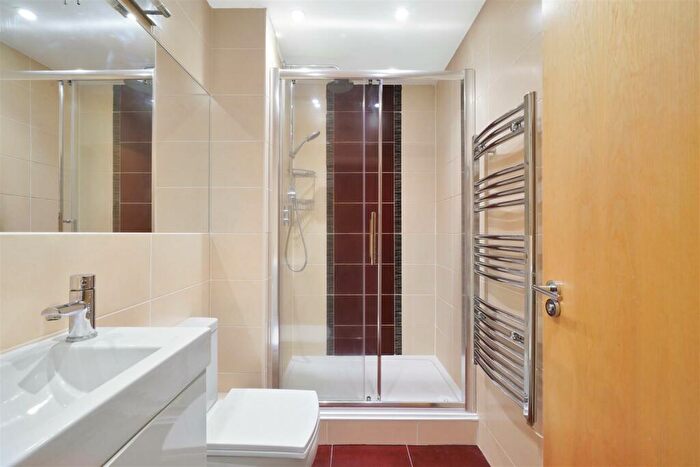 2 Bedroom Flat For Sale In Greenford Road, Harrow, HA1