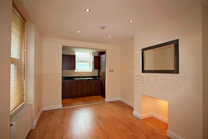 2 Bedroom Flat To Rent In Southwell Road, London, SE5