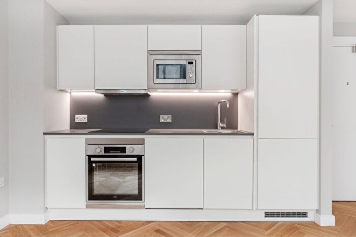 Studio To Rent In Clapham Common North Side, London, SW4