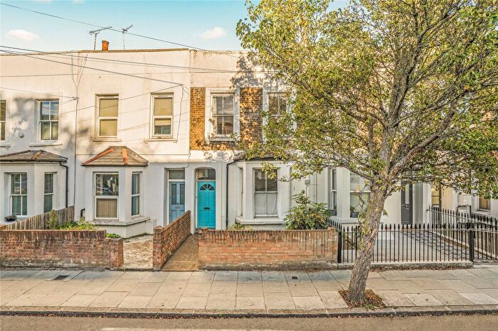 3 Bedroom Terraced House For Sale In Lyndhurst Way, Peckham, London, SE15