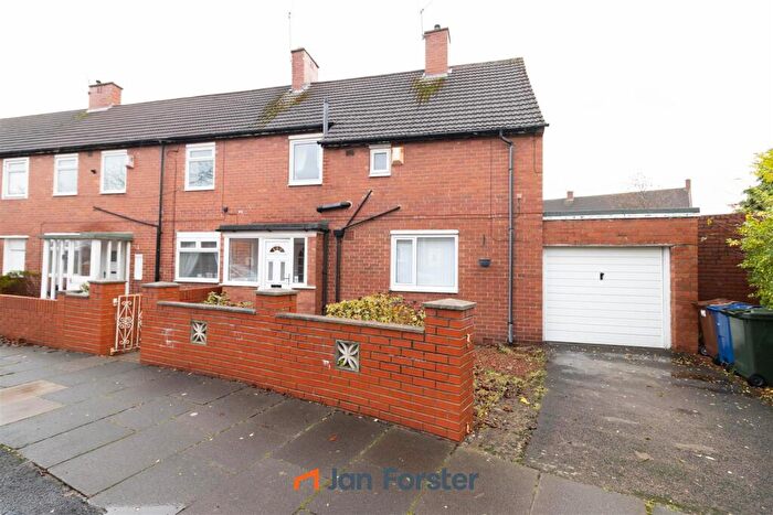 3 Bedroom End Of Terrace House For Sale In Lesbury Chase, Newcastle Upon Tyne, NE3