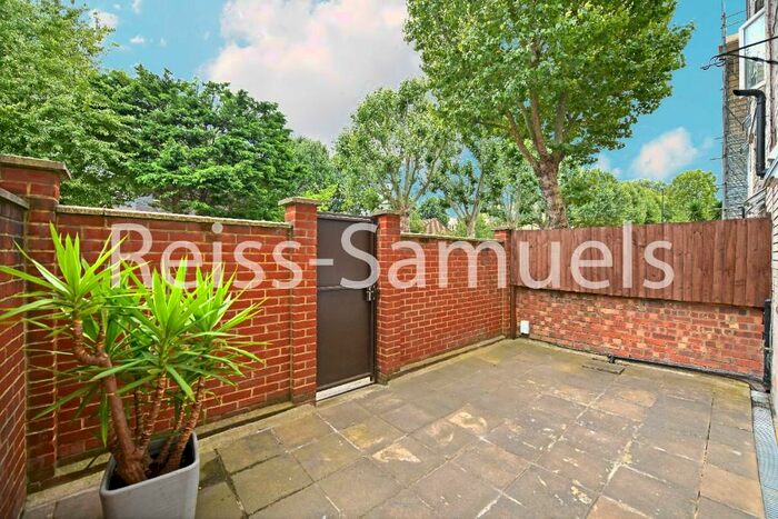 4 Bedroom Maisonette To Rent In Manchester Road, Isle Of Dogs, London, E14