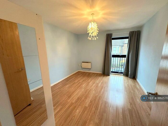 2 Bedroom Flat To Rent In Victoria Way, London, SE7