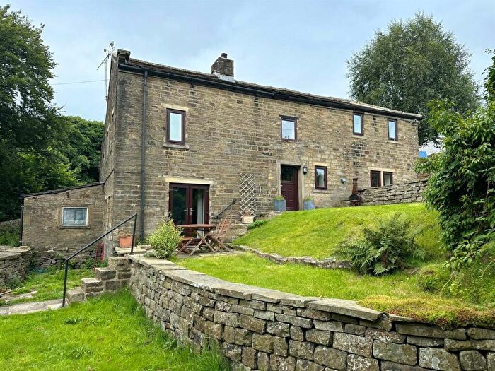 4 Bedroom Barn Conversion To Rent In Hill Top Road, Hainworth, Keighley, BD21