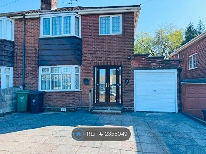 3 Bedroom Semi-Detached House To Rent In The Farthings, Dudley, DY1