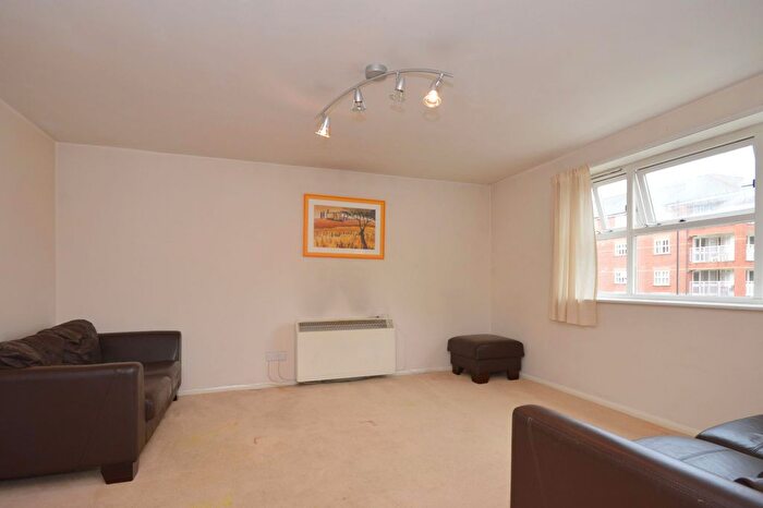 2 Bedroom Flat To Rent In Massingberd Way, Tooting Bec, SW17