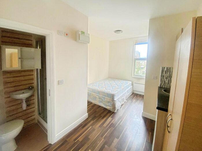 Flat To Rent In Clarence Road Croydon, CR0