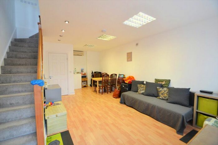 1 Bedroom Flat To Rent In Rosemont Avenue, London, North Finchley, N12